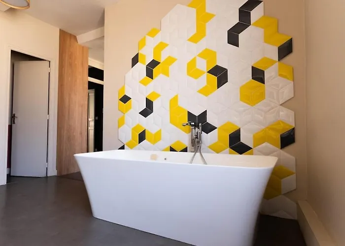 Maison Quartier Historique Avec Jardin Et Parking Privé * Caen