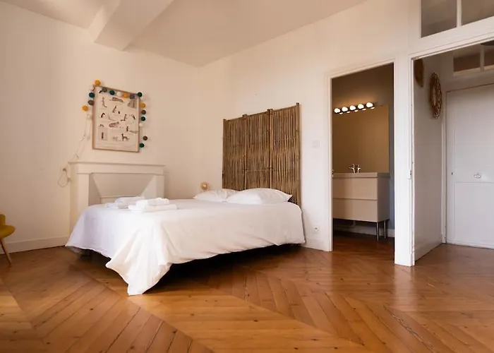 Maison Quartier Historique Avec Jardin Et Parking Prive קאין