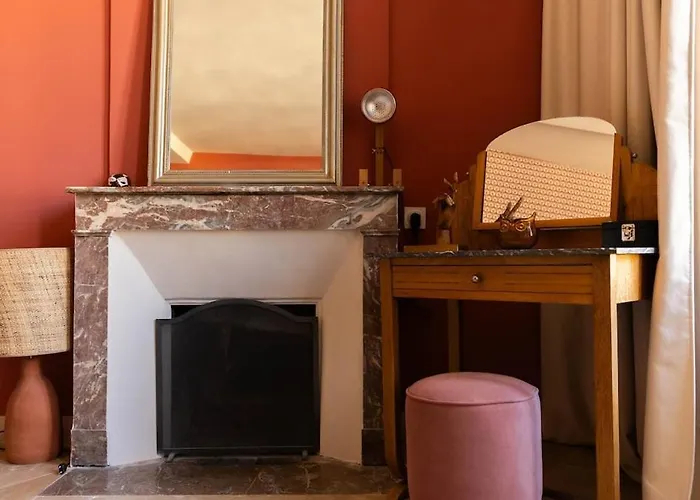 Maison Quartier Historique Avec Jardin Et Parking Prive *